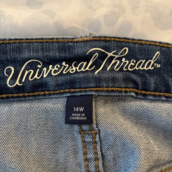 Universal Thread Ladies Jeans - Picture 2 of 3